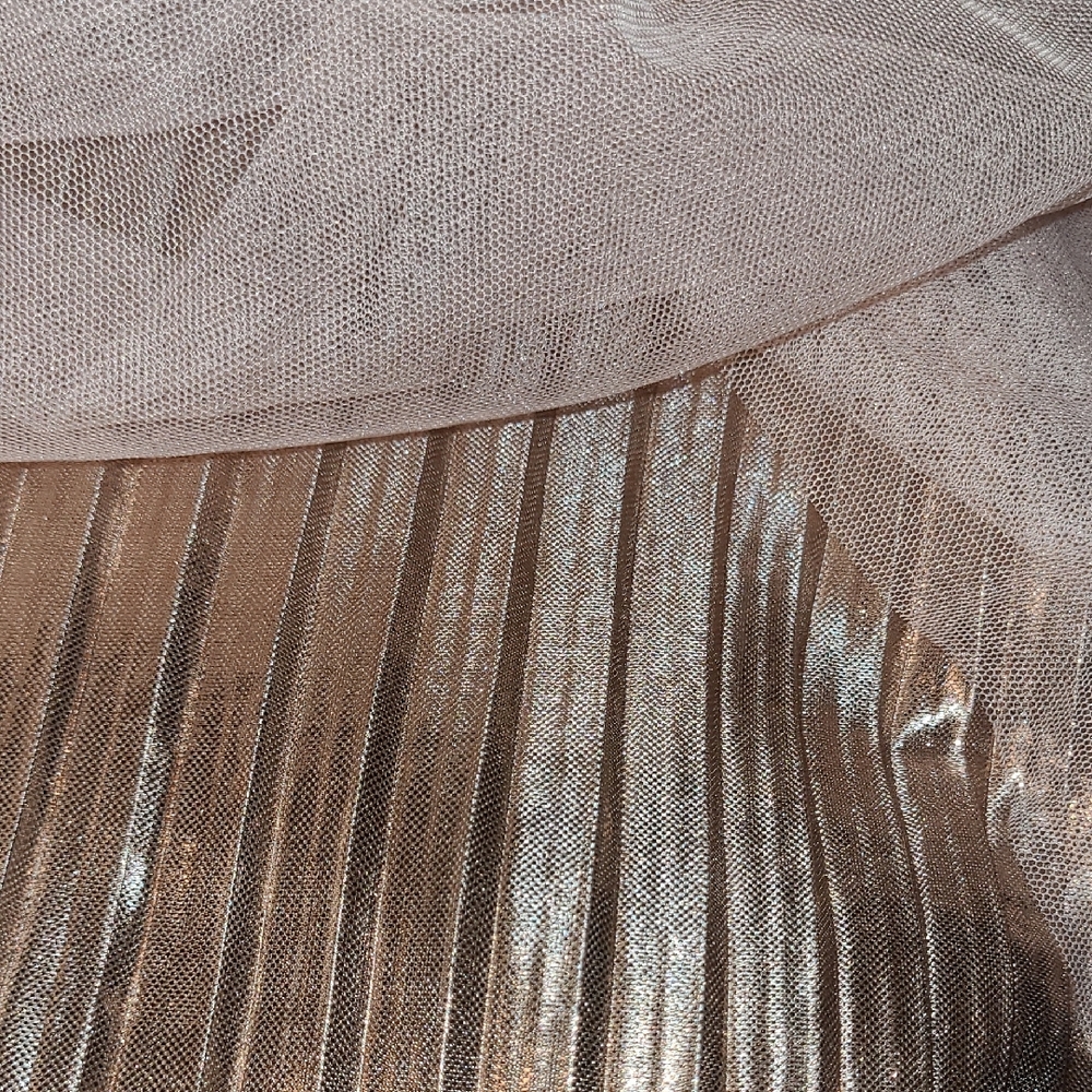 Elegant Pleated Tulle Skirt in Shimmering Pink - Picture 7 of 8